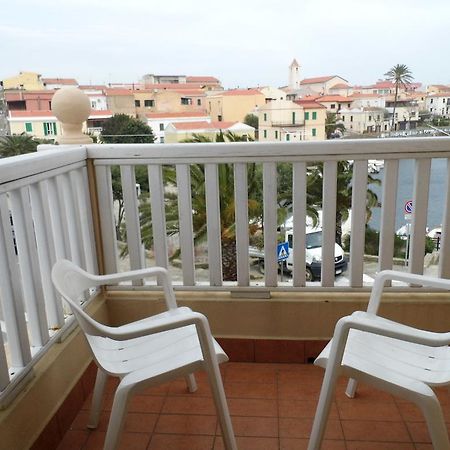 Lina Hotel Stintino Exterior photo