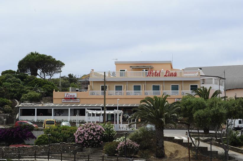 Lina Hotel Stintino Exterior photo