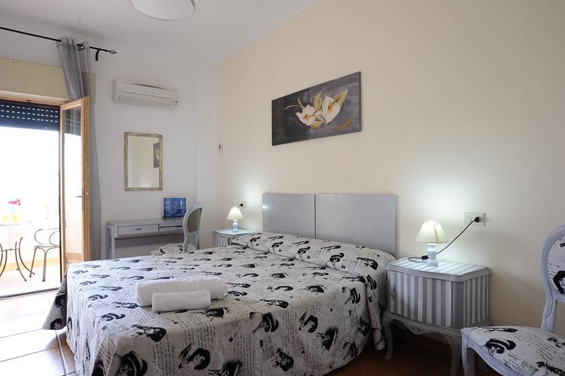 Lina Hotel Stintino Exterior photo
